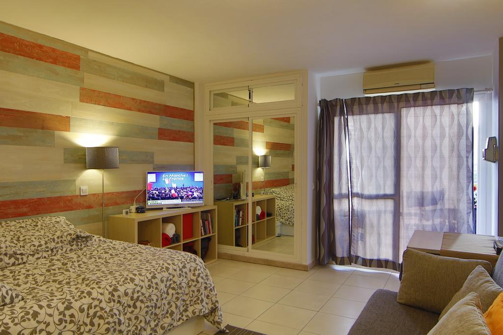 Anna & Pierre-Noel Apartment. بينالماذينا المظهر الخارجي الصورة